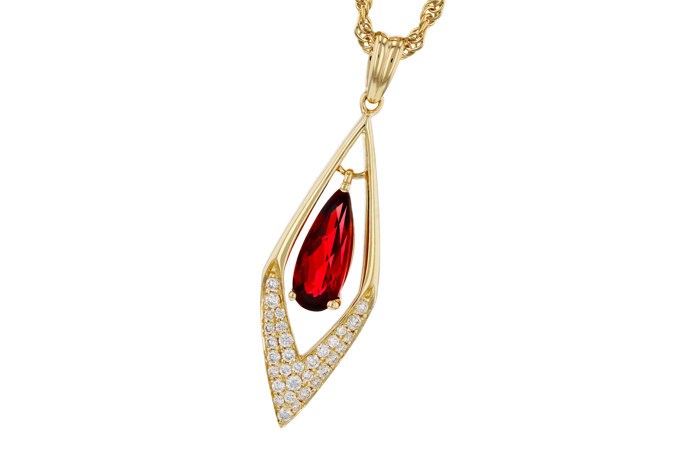C293-65929: NECK .93 GARNET 1.10 TGW (10x4MM GAR)