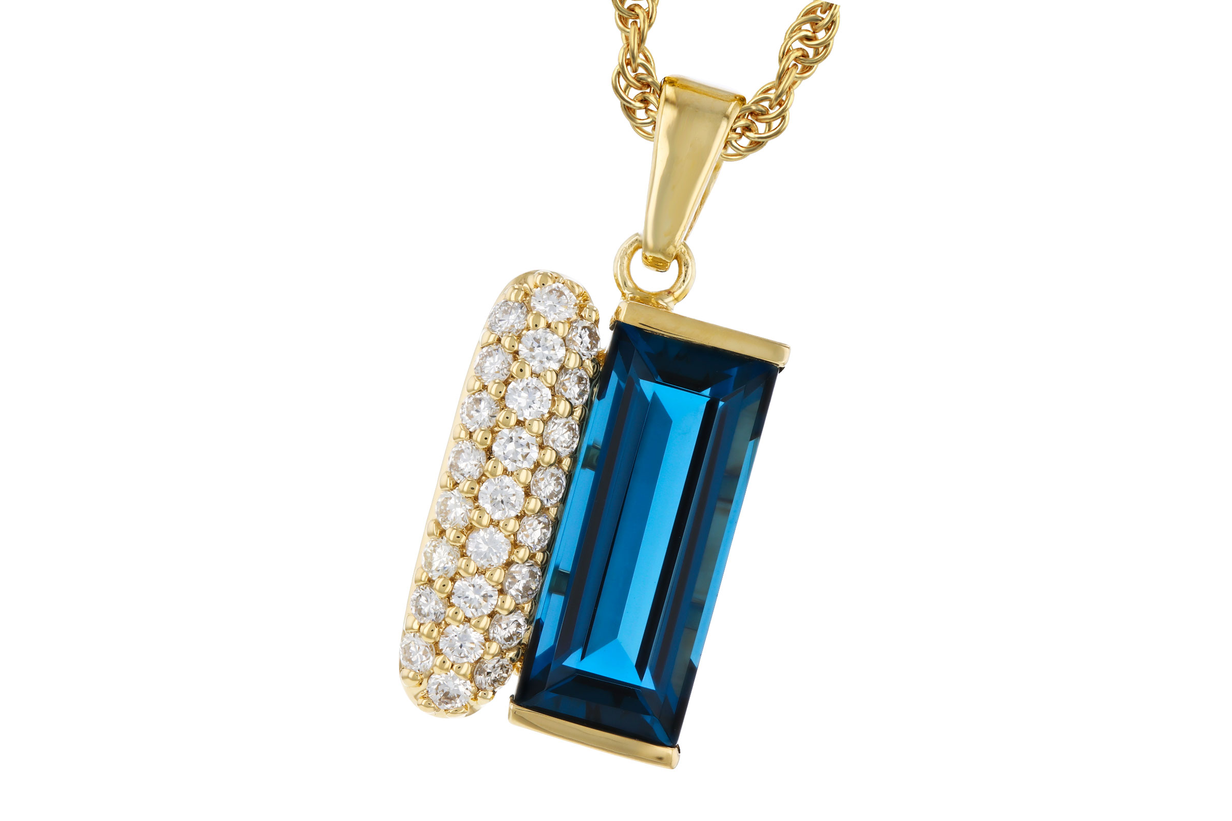G293-65938: NECK 2.67 LONDON BLUE TOPAZ 2.92 TGW (12x5MM BT)