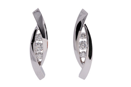 M018-25938: EARRINGS .27 TW